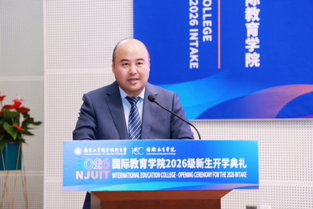 孙秀成主持典礼